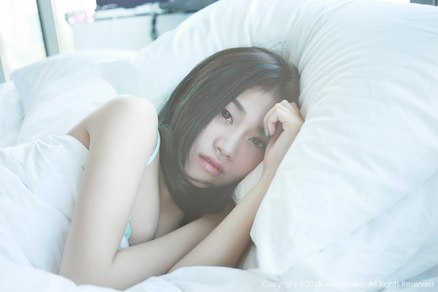 图片[2]-[XiuRen秀人网]VOL.287 秀人嫩模许诺Sabrina花色睡裙居家床上迷人性感写真48P-秀人网官方网站